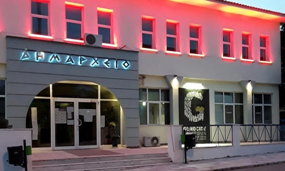 Ωραιόκαστρο: Σχημάτισαν με κεριά το «G» για τα θύματα της Γενοκτονίας των Ποντίων